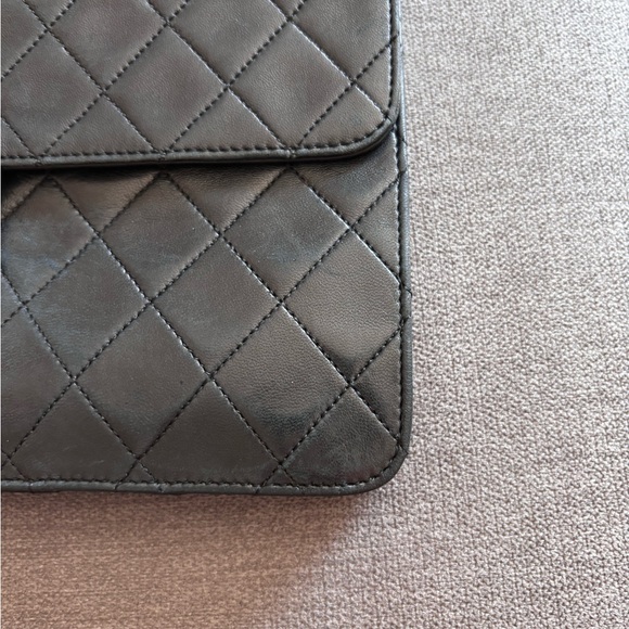 Authentic CHANEL black lambskin gold hardware quilted bag - Picture 15 of 16